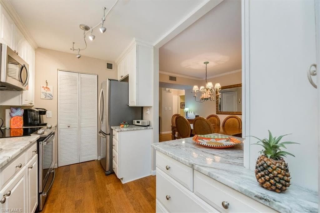 788 Park Shore Dr F13, Naples, FL 34103-13