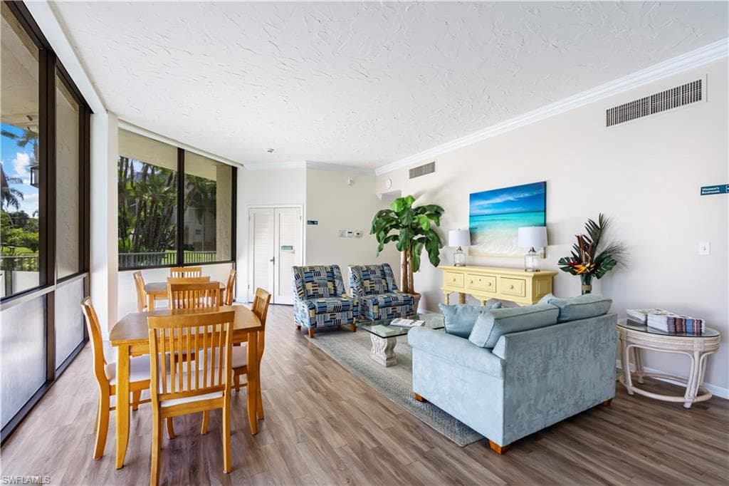788 Park Shore Dr F13, Naples, FL 34103-25