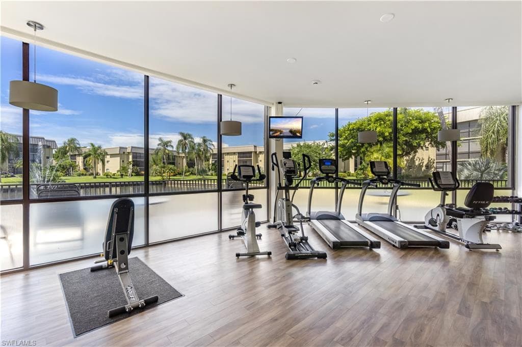 788 Park Shore Dr F13, Naples, FL 34103-26
