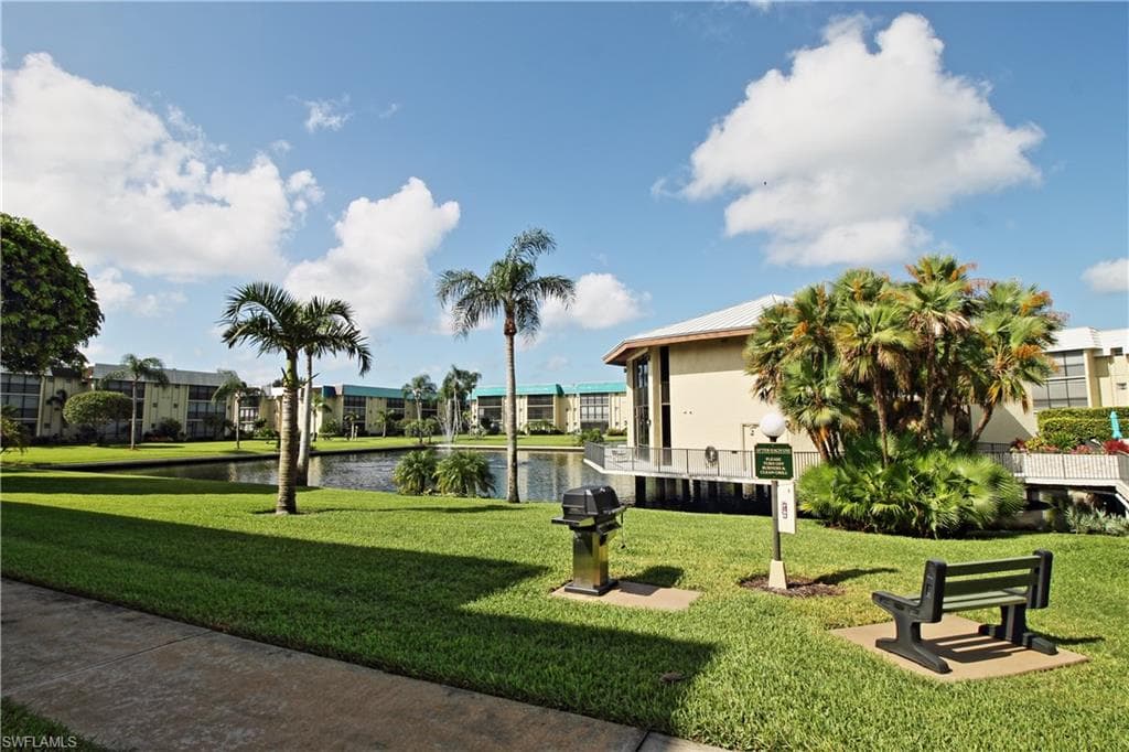 788 Park Shore Dr F13, Naples, FL 34103-28