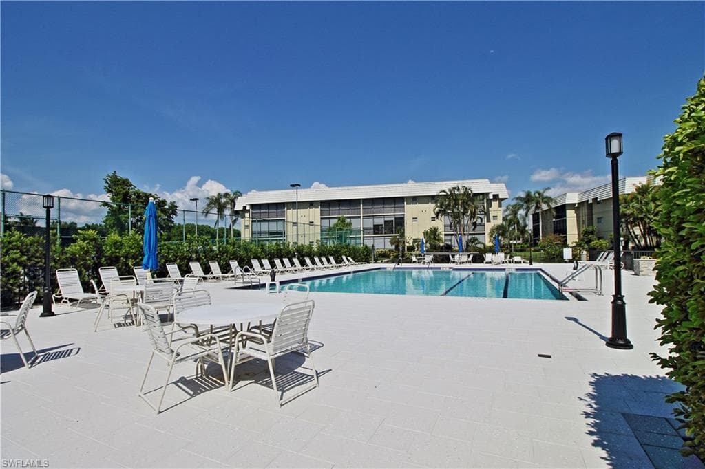 788 Park Shore Dr F13, Naples, FL 34103-29