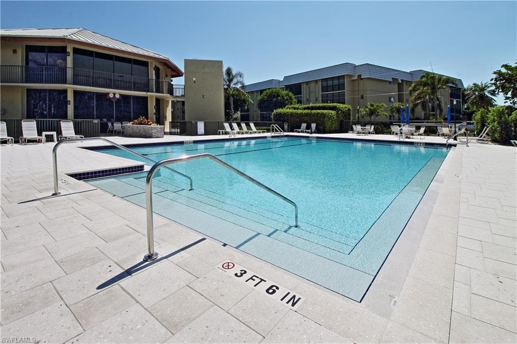 788 Park Shore Dr F13, Naples, FL 34103-31