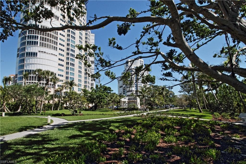788 Park Shore Dr F13, Naples, FL 34103-35
