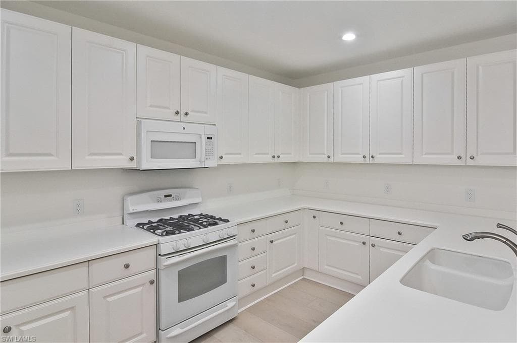 9217 Museo Cir, Naples, FL 34114-9
