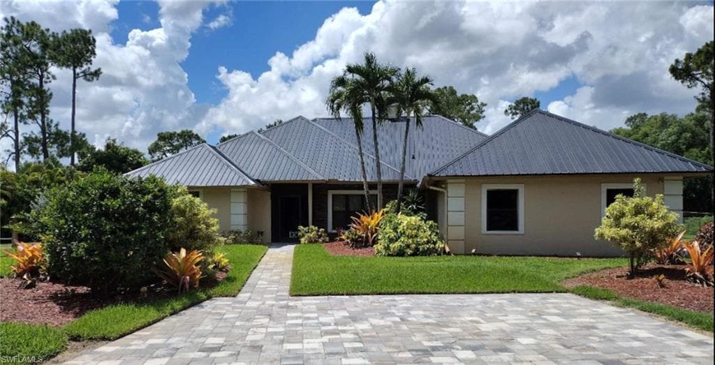 5980 Painted Leaf Ln, Naples, FL 34116-1