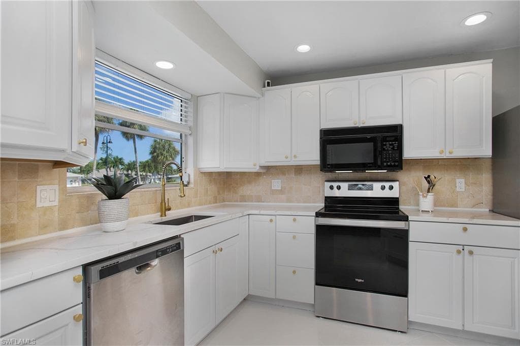27 Pebble Beach Blvd, Naples, FL 34113-20