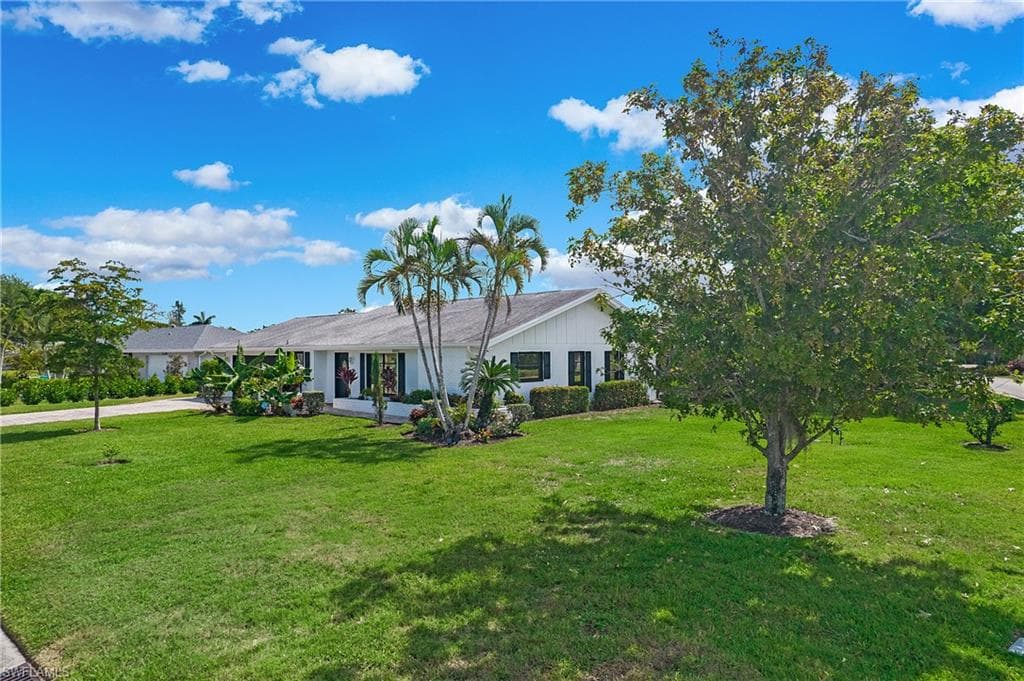 27 Pebble Beach Blvd, Naples, FL 34113-5