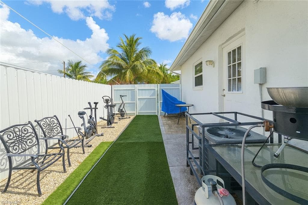 5010 31st Ave SW, Naples, FL 34116-28