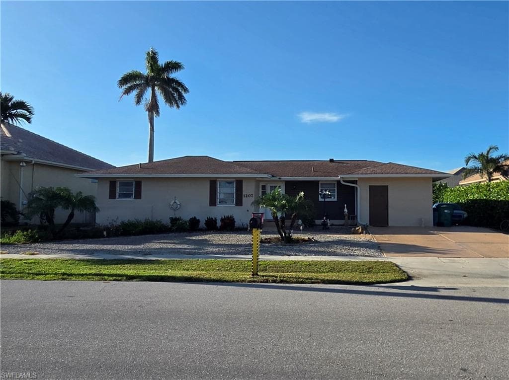 1207 Martinique Ct, Marco Island, FL 34145-2