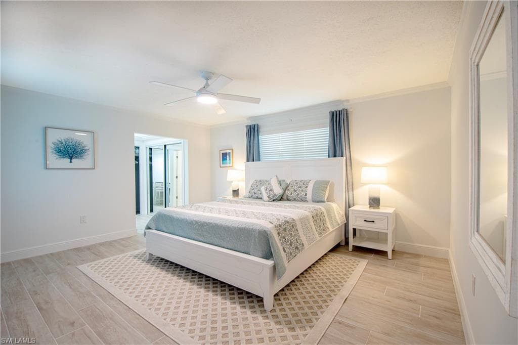 19 Pelican St E, Naples, FL 34113-16