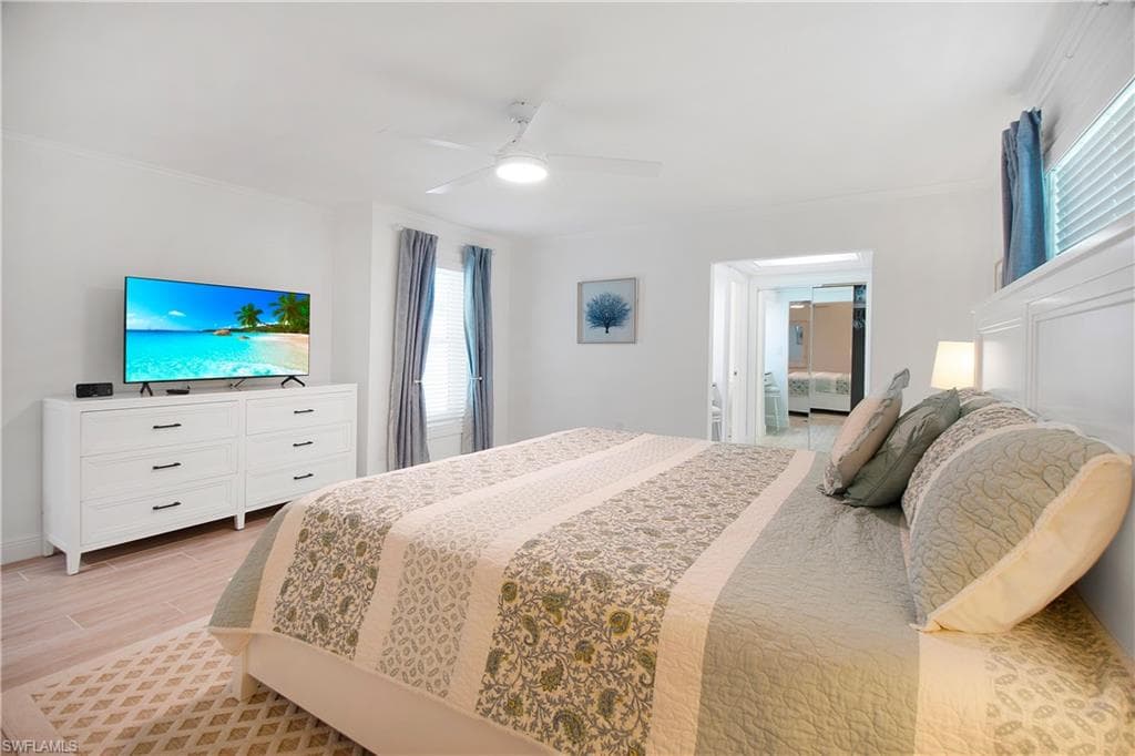 19 Pelican St E, Naples, FL 34113-17