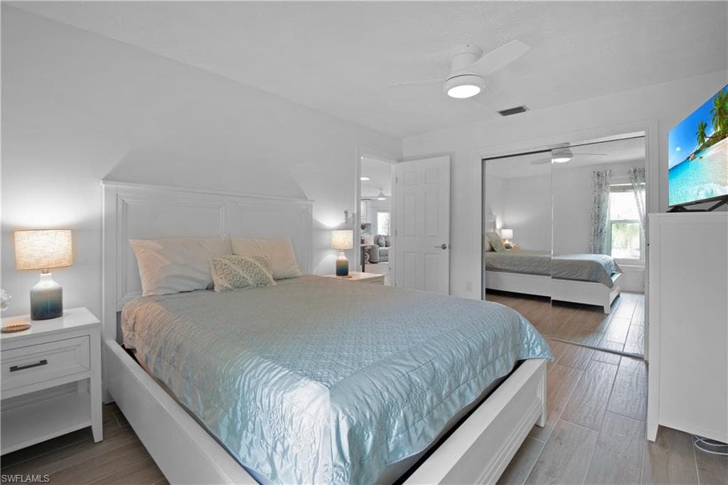 19 Pelican St E, Naples, FL 34113-21