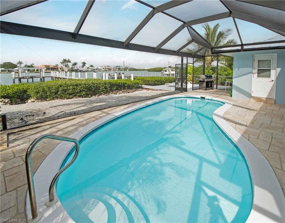 19 Pelican St E, Naples, FL 34113-34