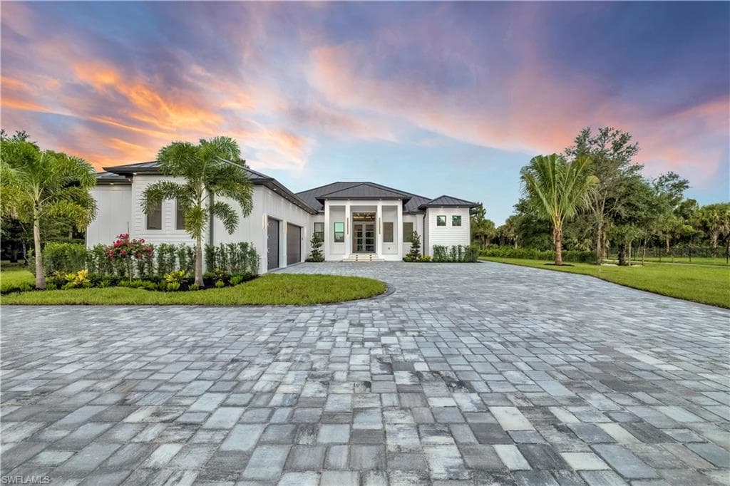 966 15th St SW, Naples, FL 34117-2