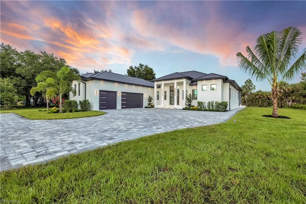 966 15th St SW, Naples, FL 34117-3