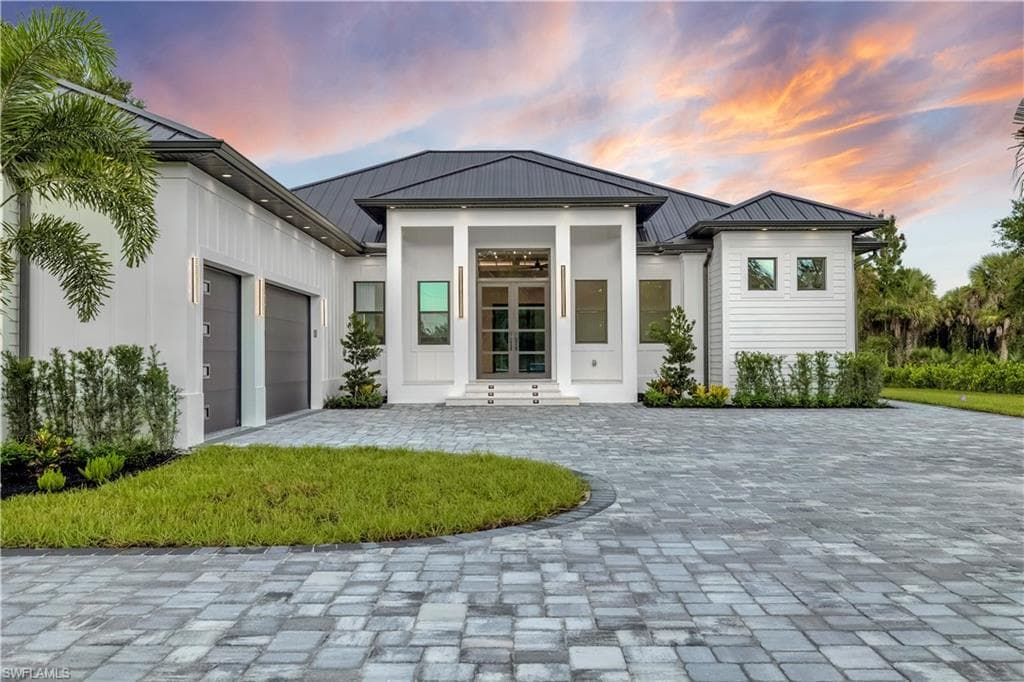 966 15th St SW, Naples, FL 34117-4