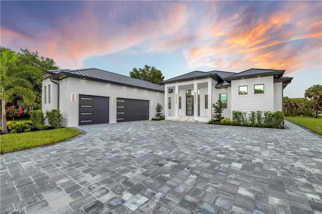 966 15th St SW, Naples, FL 34117-5