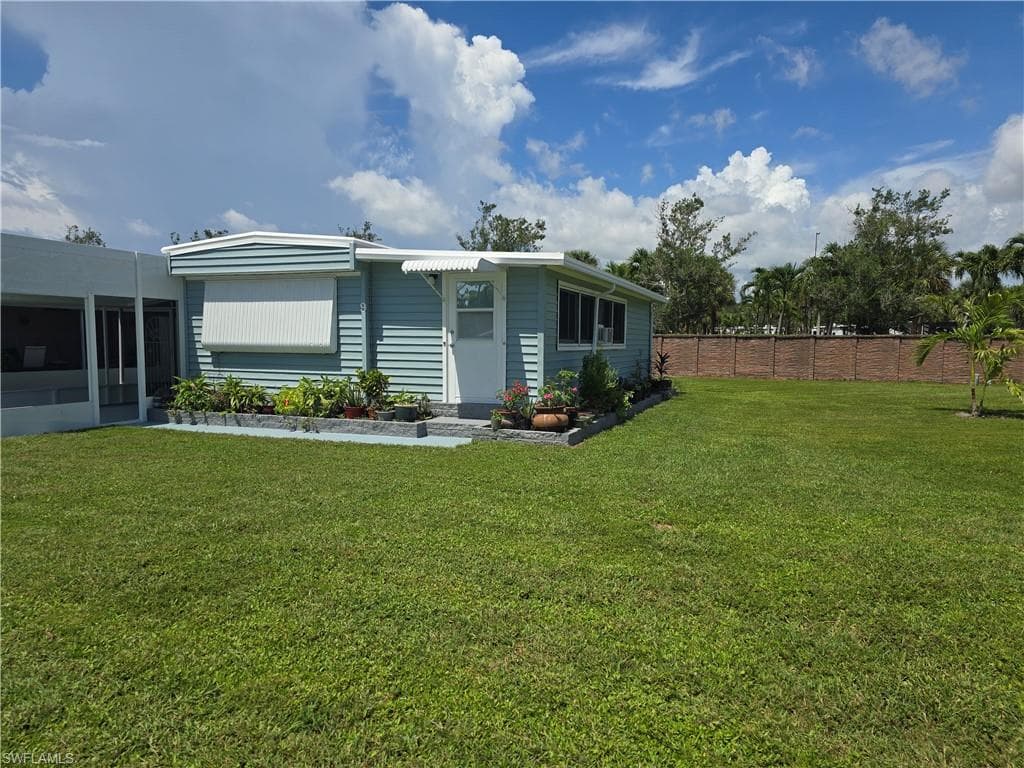 9 Moonstone Cir M9, Naples, FL 34112-27