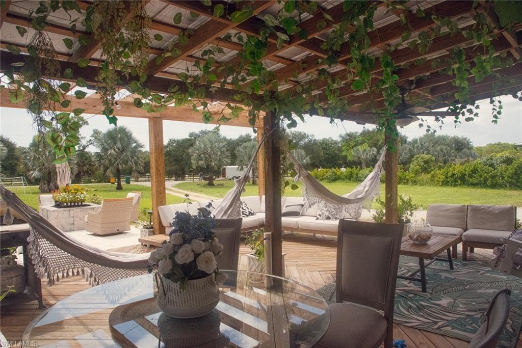 3220 63rd St SW, Naples, FL 34105-4