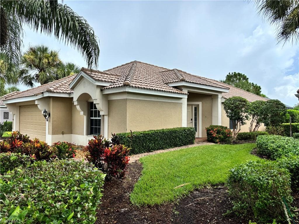 10051 Oakhurst Way, Fort Myers, FL 33913-2