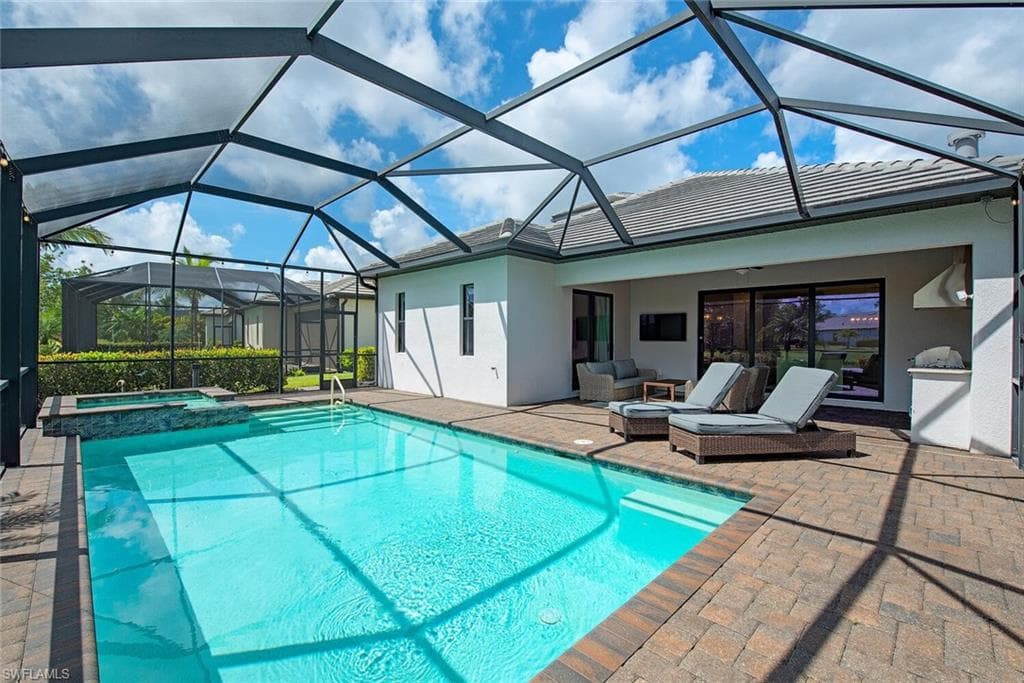 1858 Mustique St, Naples, FL 34120-8