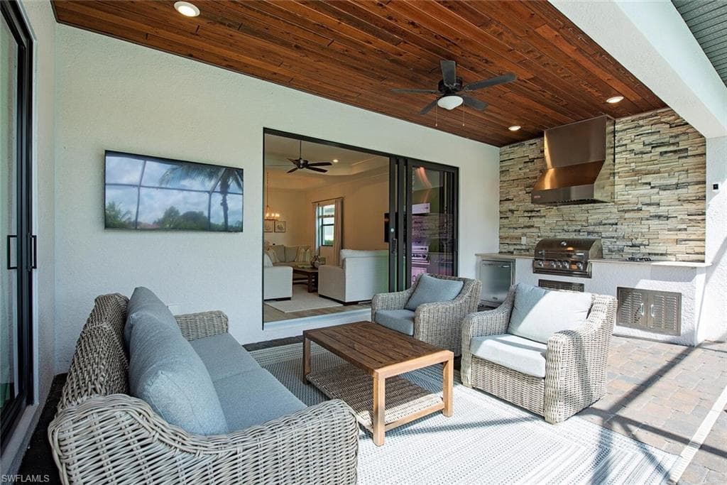1858 Mustique St, Naples, FL 34120-9