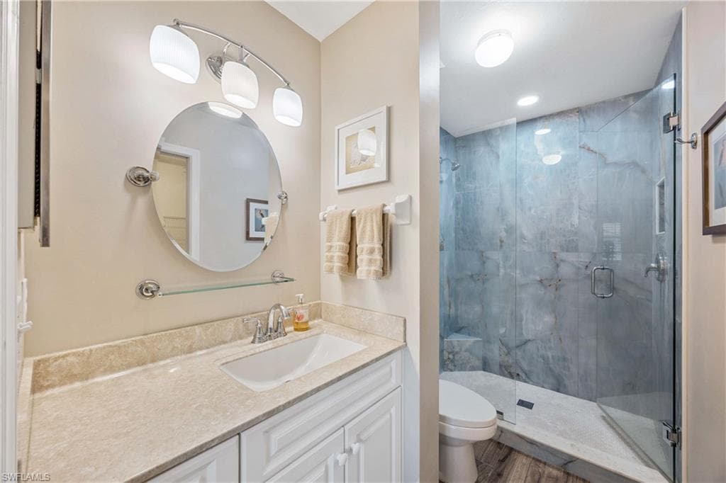 700 Saratoga Cir B204, Naples, FL 34104-18