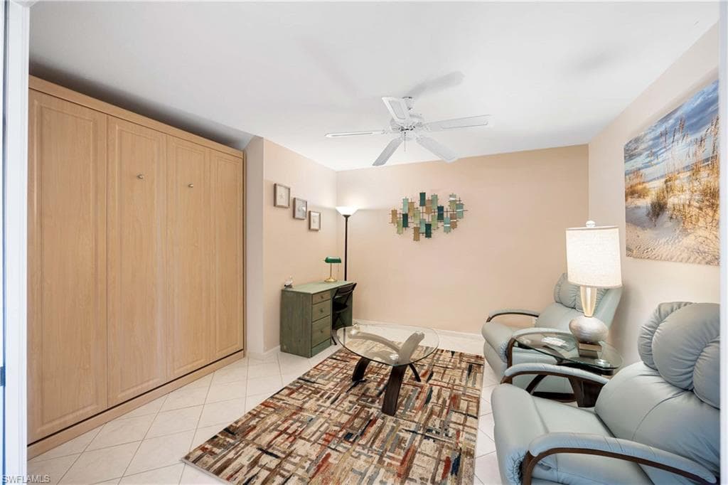 700 Saratoga Cir B204, Naples, FL 34104-19