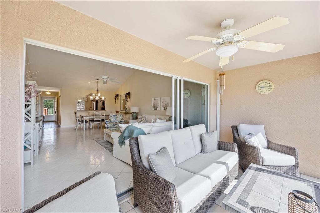 700 Saratoga Cir B204, Naples, FL 34104-23