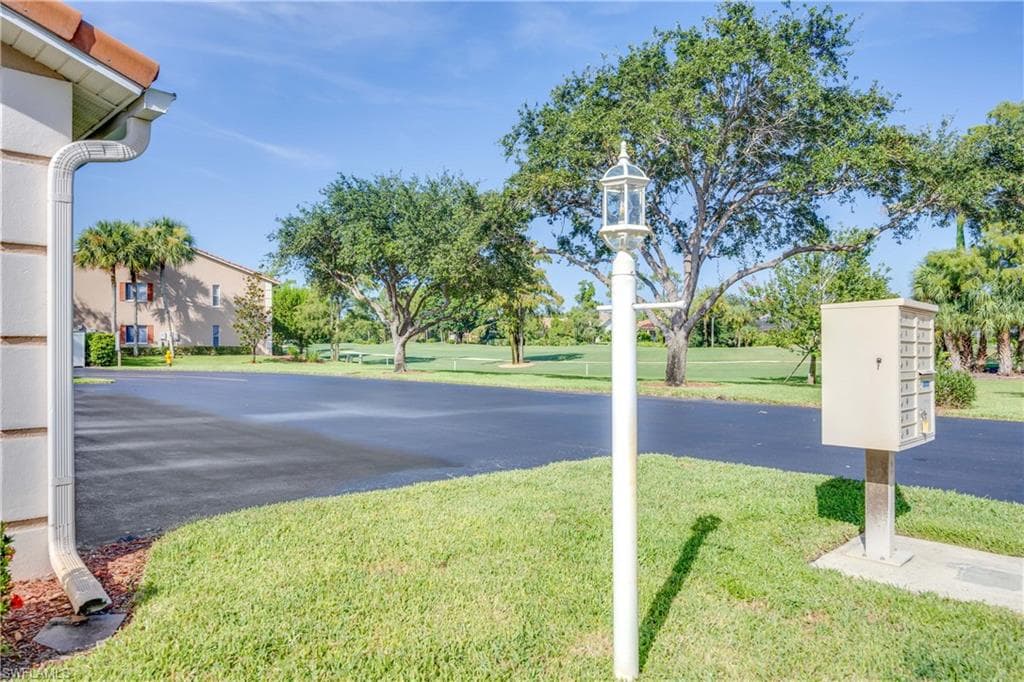 700 Saratoga Cir B204, Naples, FL 34104-32