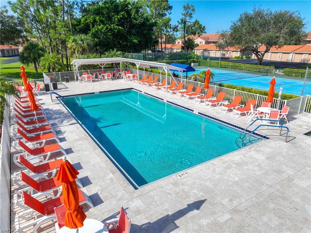 700 Saratoga Cir B204, Naples, FL 34104-34