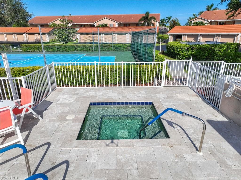700 Saratoga Cir B204, Naples, FL 34104-35