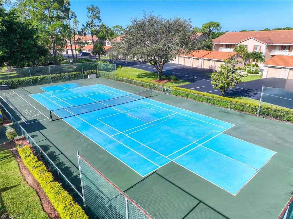 700 Saratoga Cir B204, Naples, FL 34104-36
