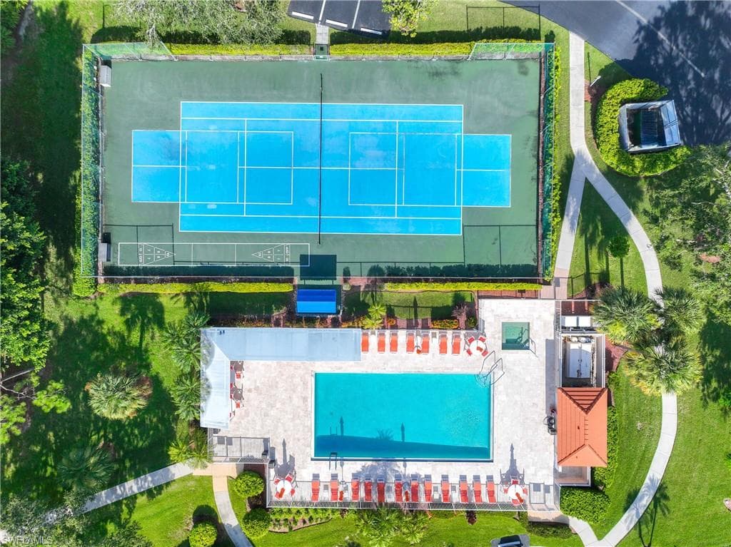 700 Saratoga Cir B204, Naples, FL 34104-37