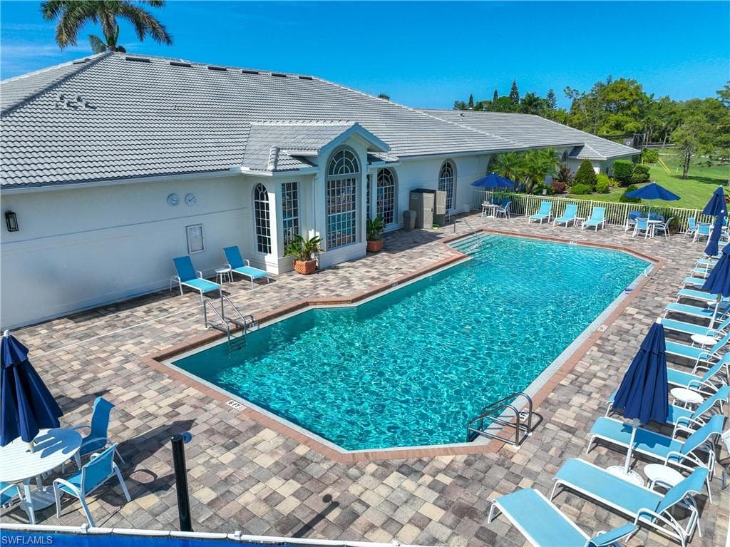 700 Saratoga Cir B204, Naples, FL 34104-47