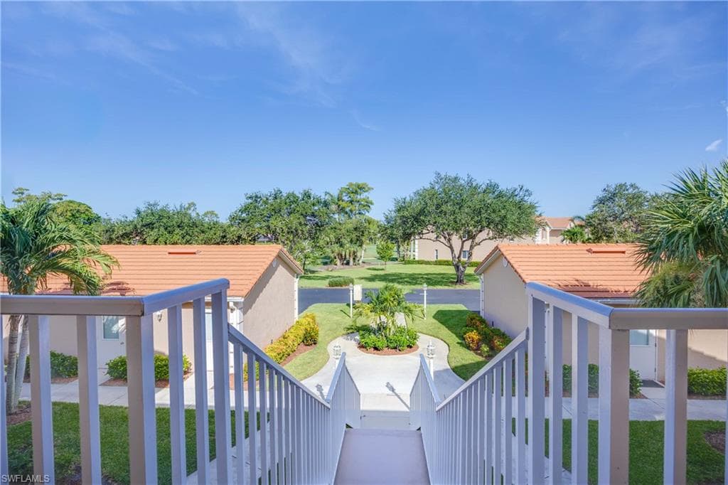 700 Saratoga Cir B204, Naples, FL 34104-6