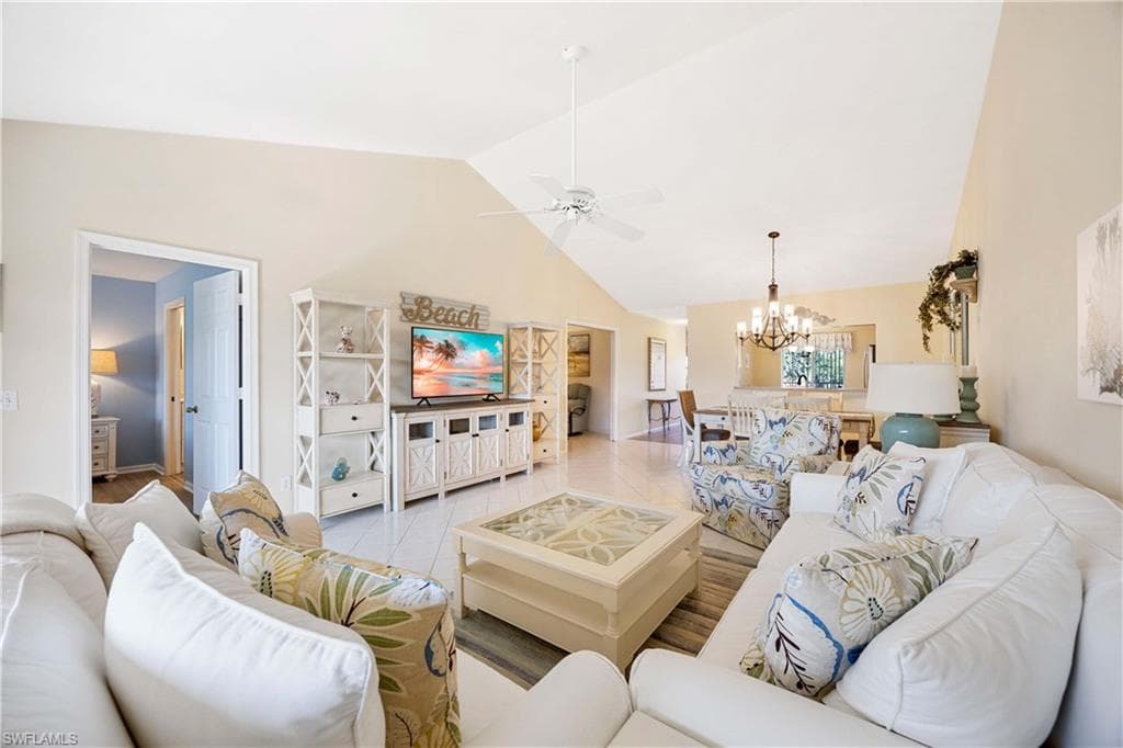 700 Saratoga Cir B204, Naples, FL 34104-8