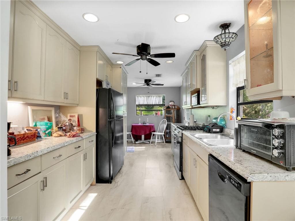 210 25th St SW, Naples, FL 34117-11