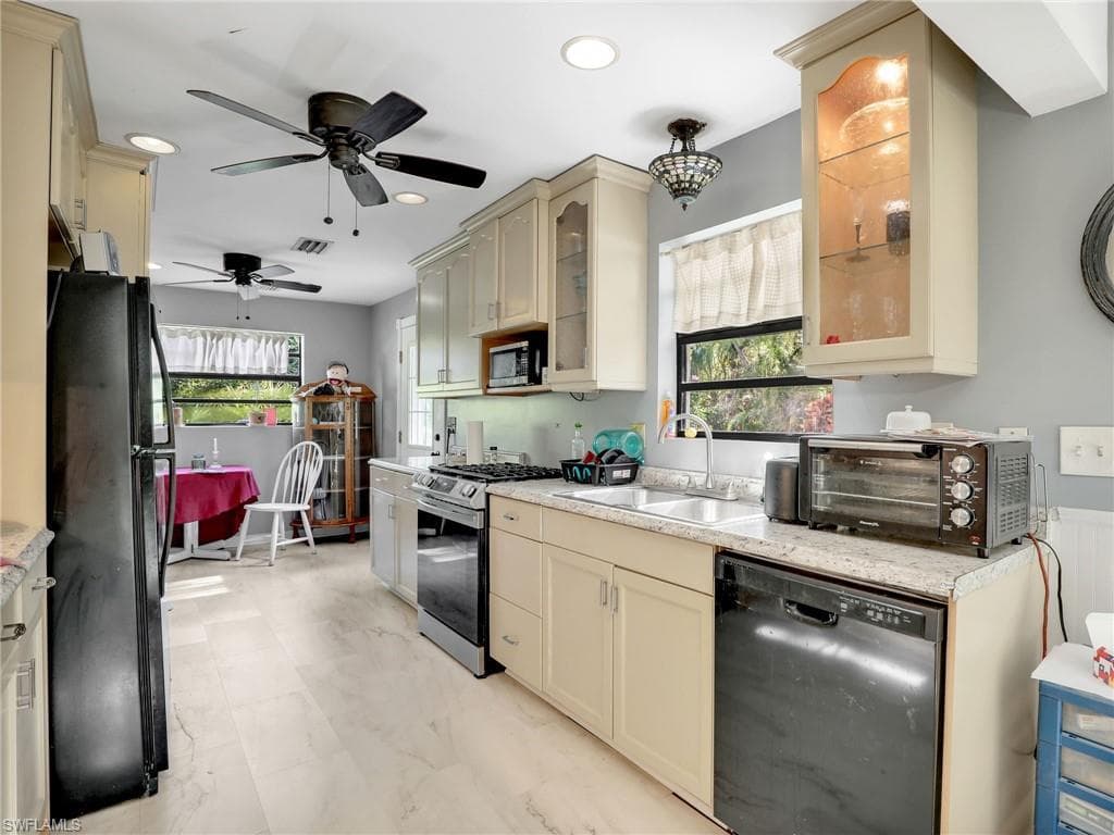 210 25th St SW, Naples, FL 34117-12