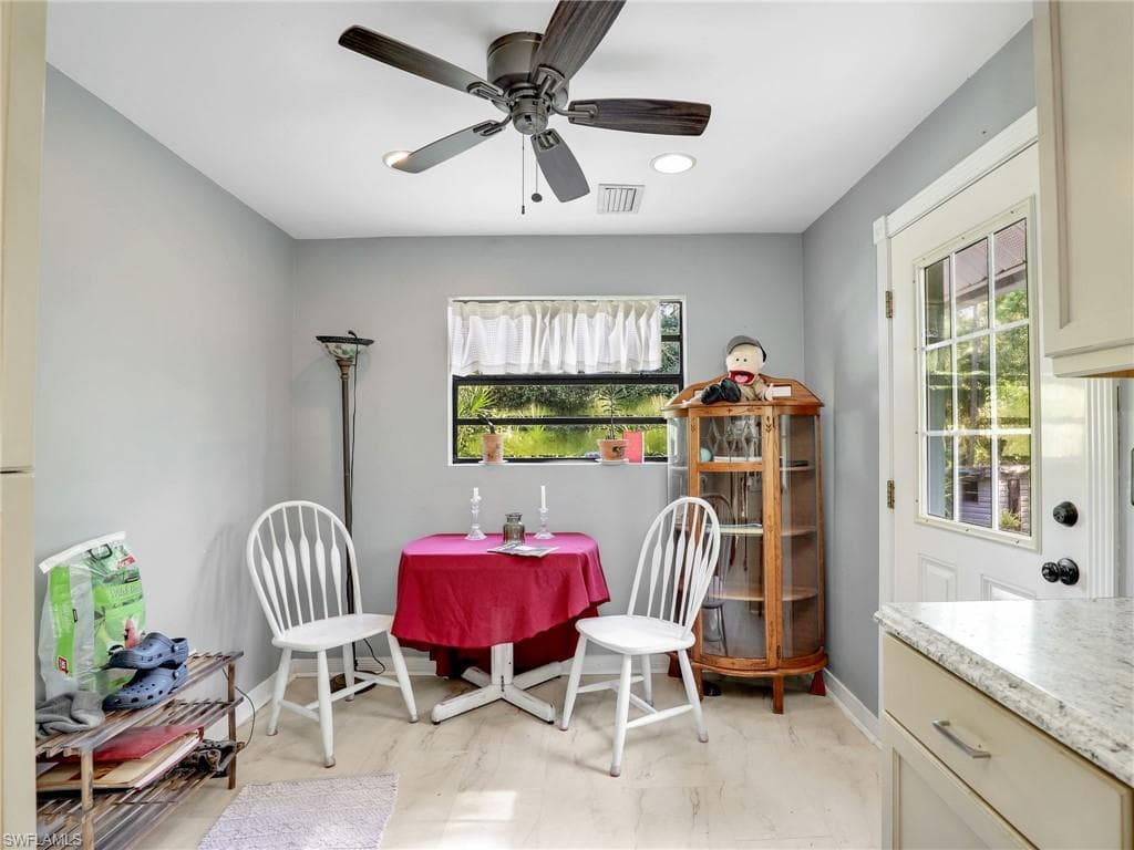 210 25th St SW, Naples, FL 34117-13