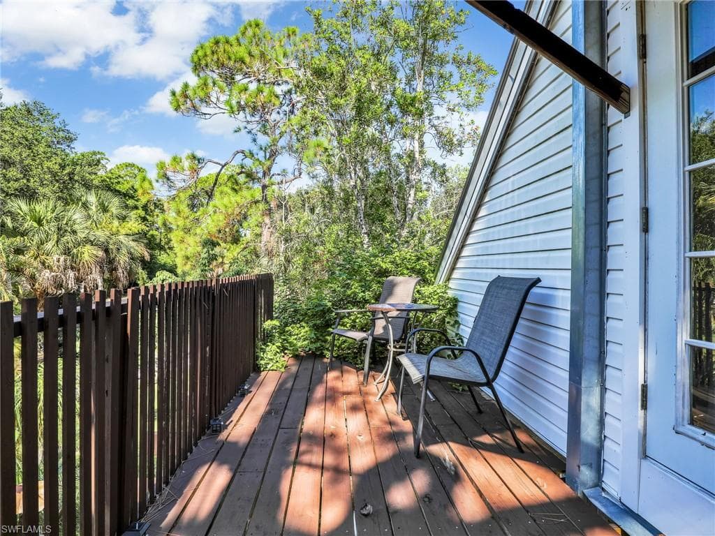 210 25th St SW, Naples, FL 34117-3