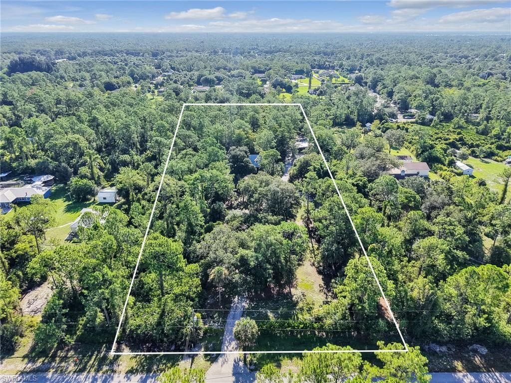 210 25th St SW, Naples, FL 34117-4