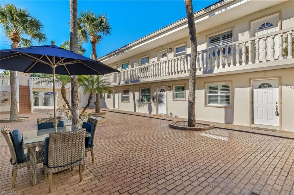 980 7th Ave S 109, Naples, FL 34102-15