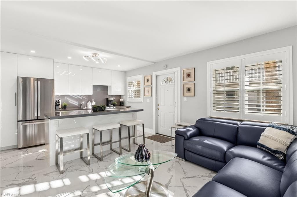980 7th Ave S 109, Naples, FL 34102-1