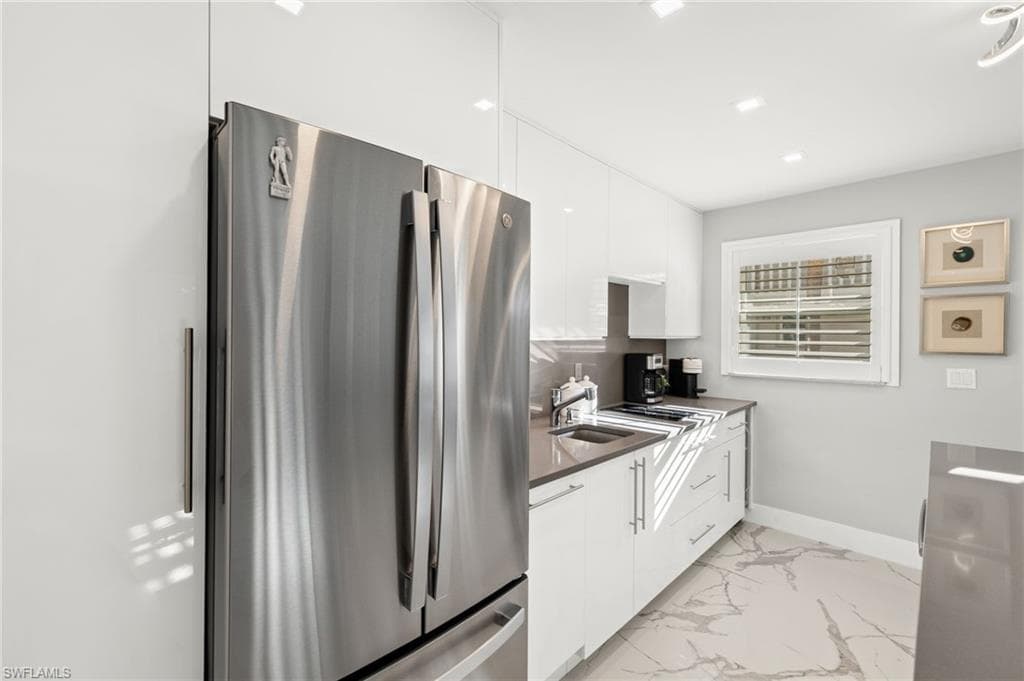 980 7th Ave S 109, Naples, FL 34102-4