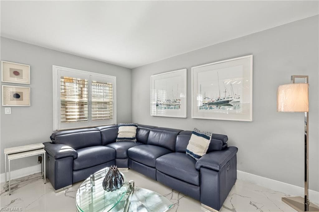 980 7th Ave S 109, Naples, FL 34102-6