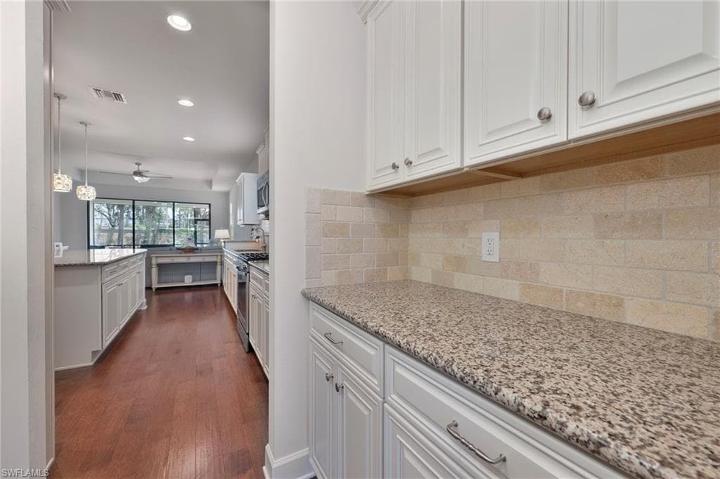 16319 Camden Lakes Cir, Naples, FL 34110-10