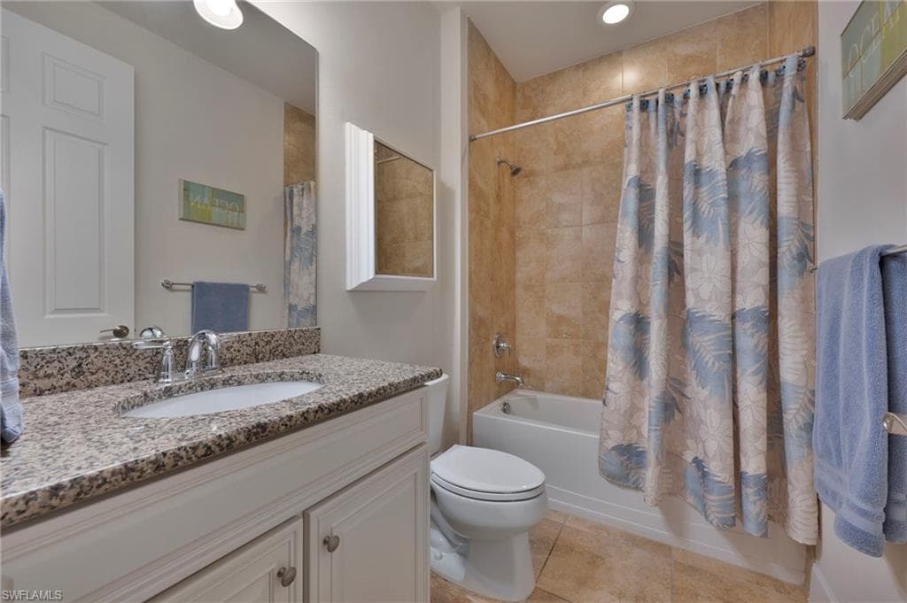 16319 Camden Lakes Cir, Naples, FL 34110-17