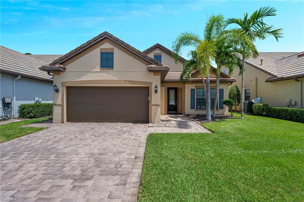 16319 Camden Lakes Cir, Naples, FL 34110-2