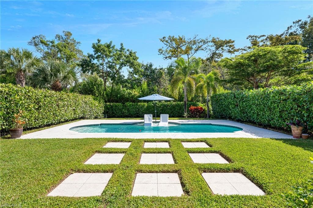 16173 Camden Lakes Cir, Naples, FL 34110-1